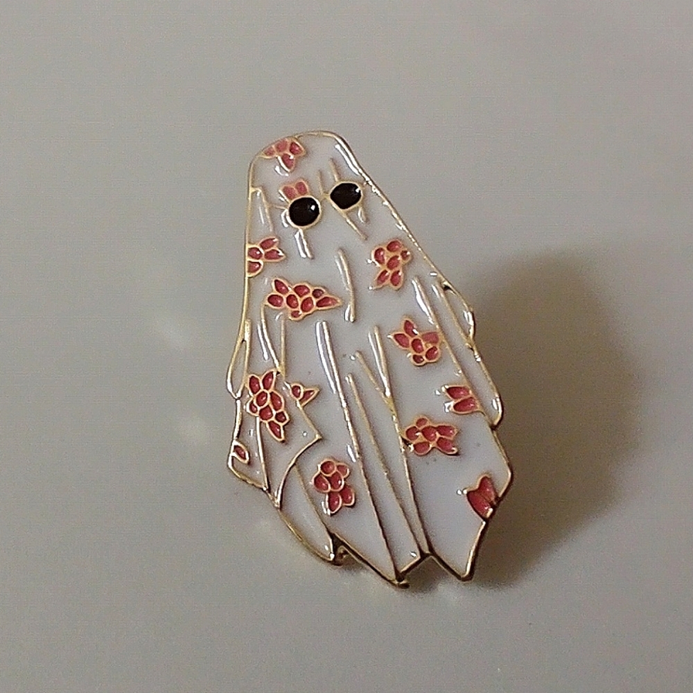 🧁 3/$30 Ghost in White Floral Sheet Anti-Hero Inspired Enamel Pin NEW